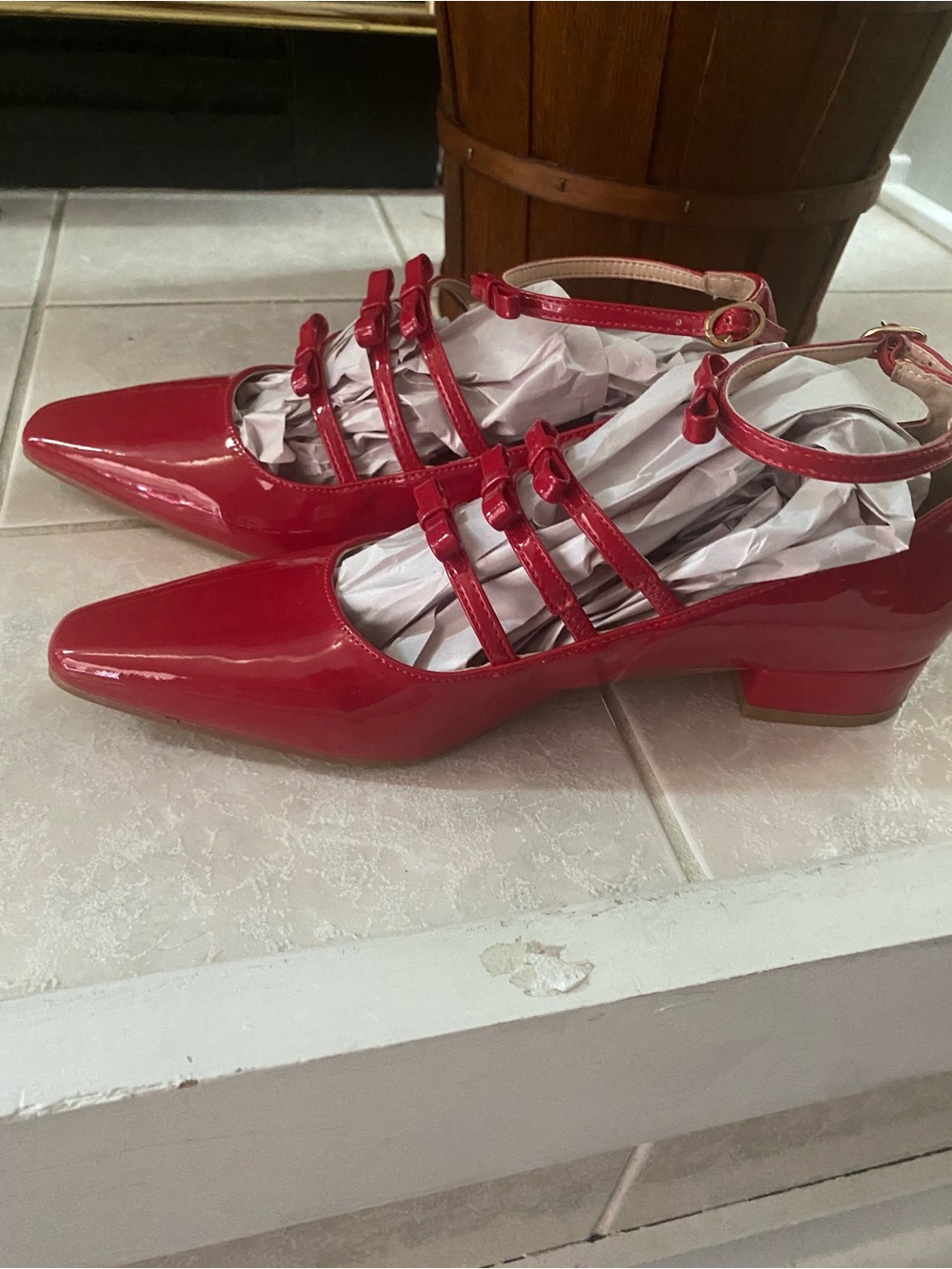 Unique Vintage Women’s Red Patent Pointed-Toe Mary Jane Flats with Strappy Bows - Picture 3 of 9
